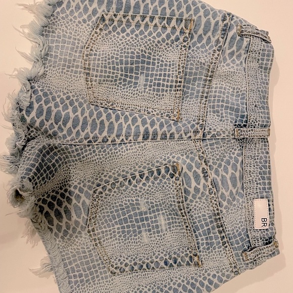 NWOT Blue Revival Snakeskin Denim Distressed Jean Shorts - Picture 6 of 8